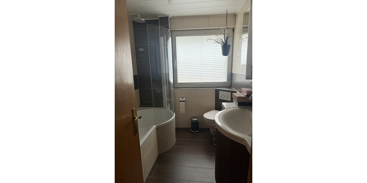 Möblierte 3 ZKB mit EBK und Hofnutzung 3 zimmer