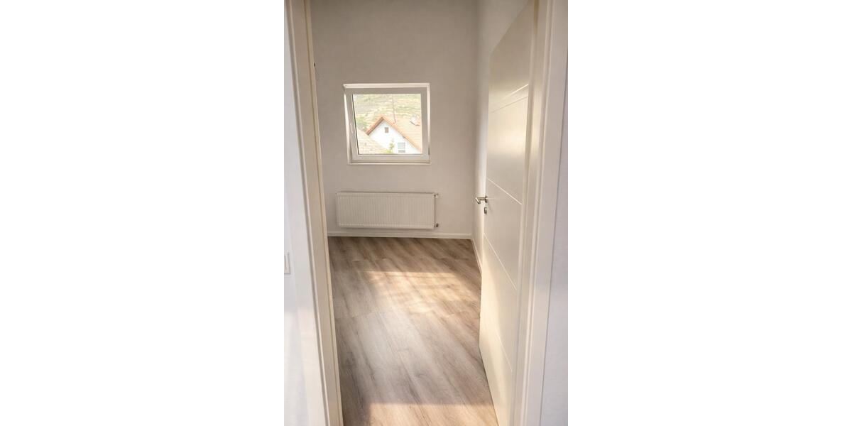 Dachgeschoßwohnung Münster-Sarmsheim Sarmsheim - 3 Zimmer, 90 m&sup2;, 1.050&euro; | Angebot:26186773