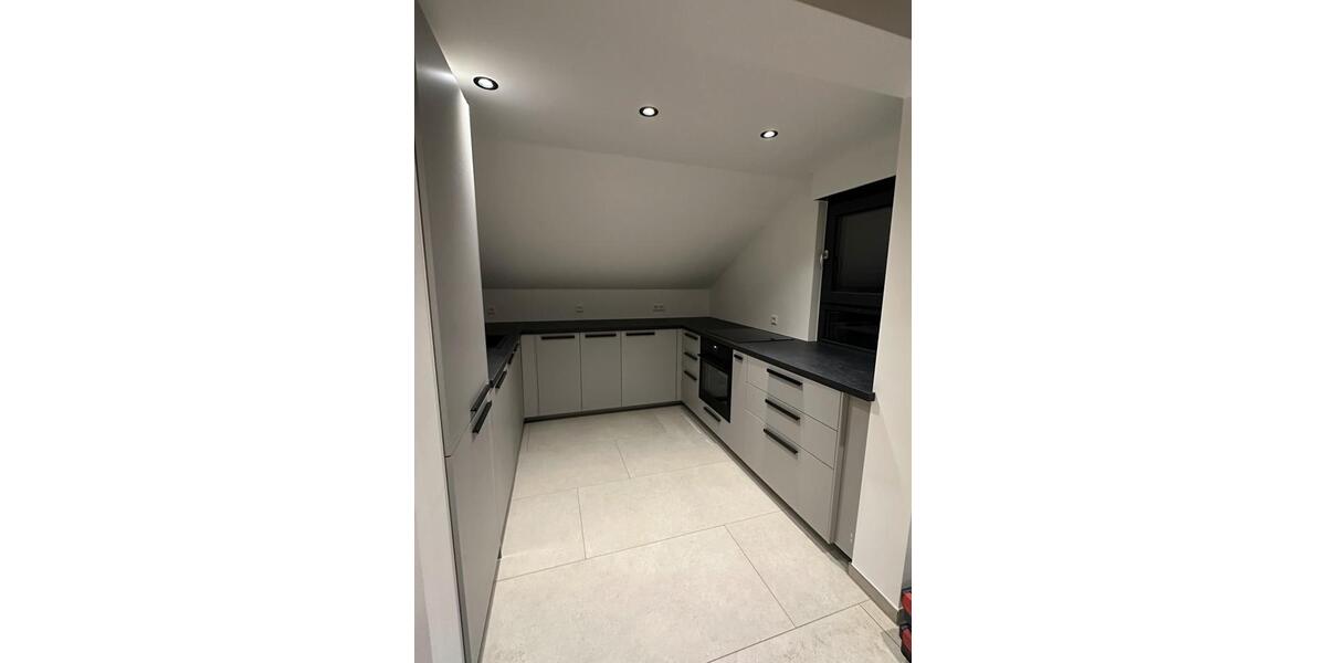 Dachgeschoßwohnung Weinstadt - 3 Zimmer, 72 m&sup2;, 1.100&euro; | Angebot:26663449
