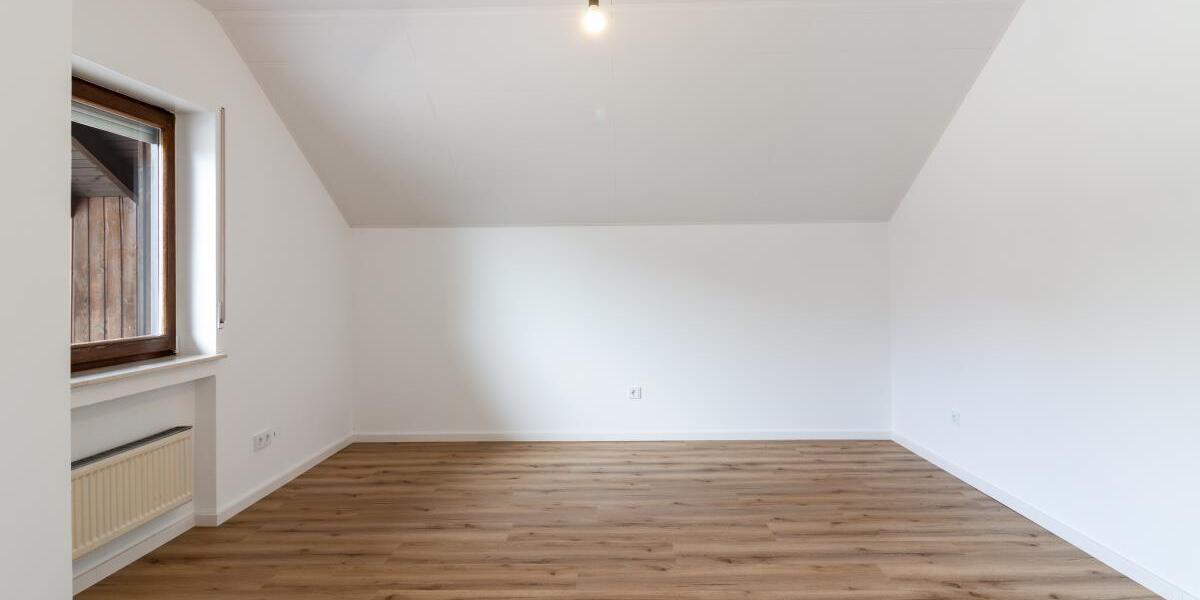 Renovierte 3-Zimmer Wohnung in ruhiger Lage von Pellingen - Dachgeschoßwohnung Pellingen | Angebot:27225332