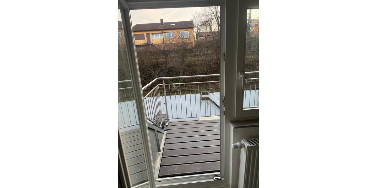 Dachgeschoßwohnung Schwaikheim - 3 Zimmer, 80 m&sup2;, 1.300&euro; | Angebot:24551496