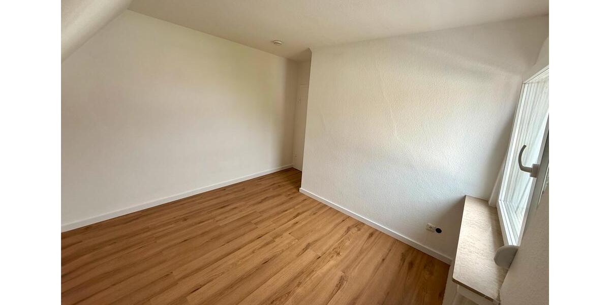 Dachgeschoßwohnung Bielefeld Heepen - 4 Zimmer, 82 m&sup2;, 998&euro; | Angebot:26642918