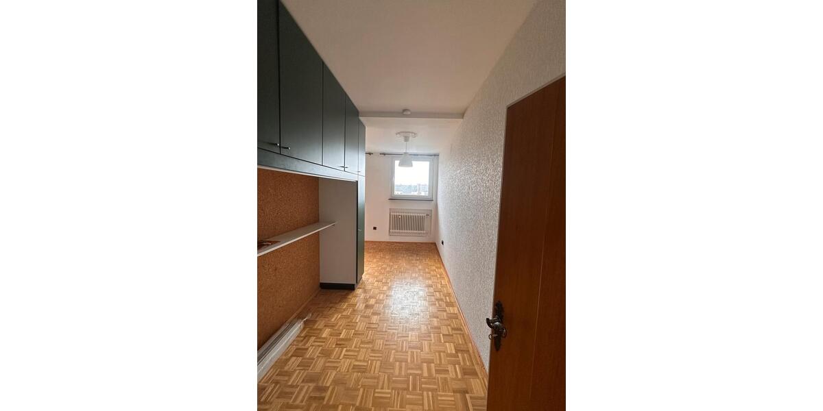 Dachgeschoßwohnung Hof Altstadt - 4 Zimmer, 120 m&sup2;, 650&euro; | Angebot:26591661