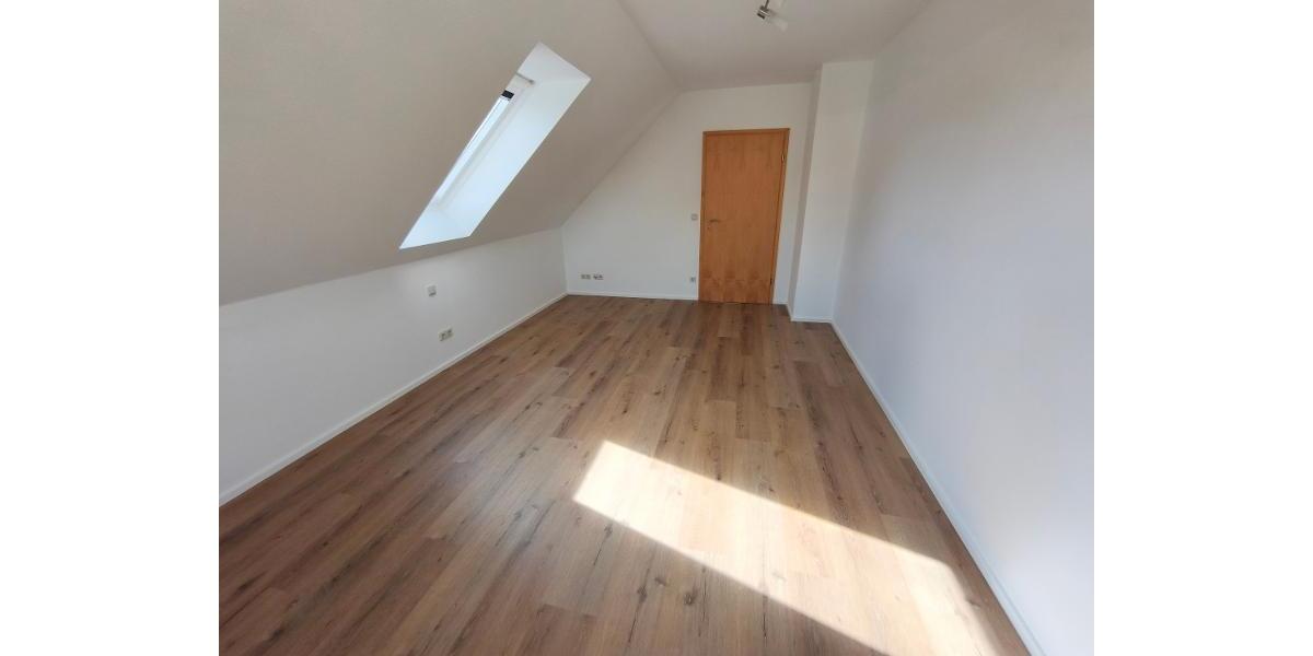 3 Zi. Wohnung im DG (1.OG) mit Balkon und Carport - Etagenwohnung Pommersfelden | Angebot:27230171
