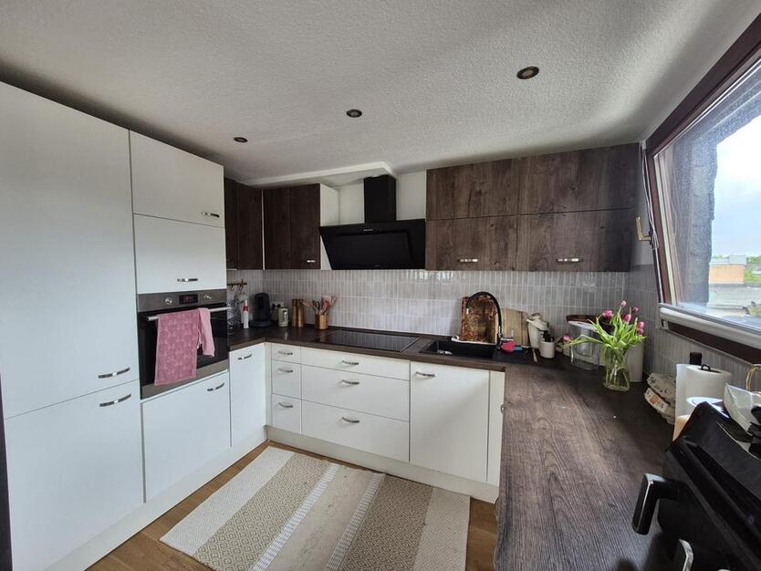 Lichtdurchflutete Dachgeschoßwohnung im Altbau – 4-Zimmer