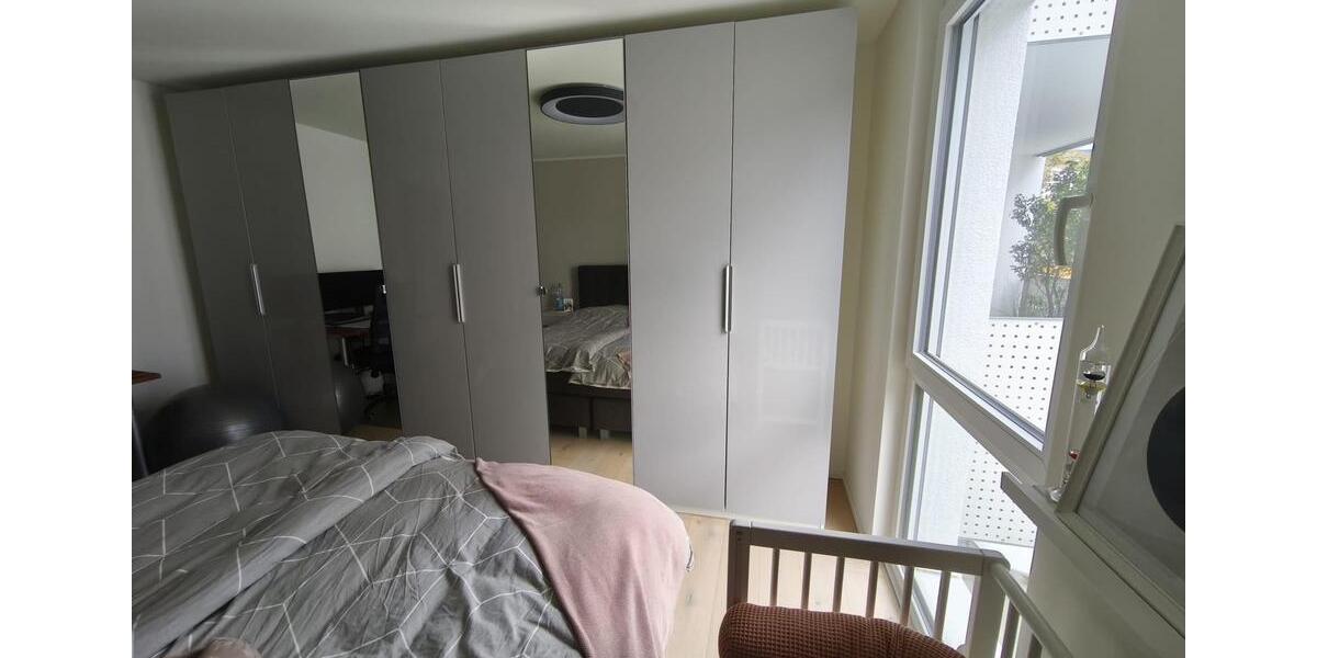 Neuwertige, zentrale 3 Zimmer-Whg mit Balkon, EBK und TG 3 zimmer