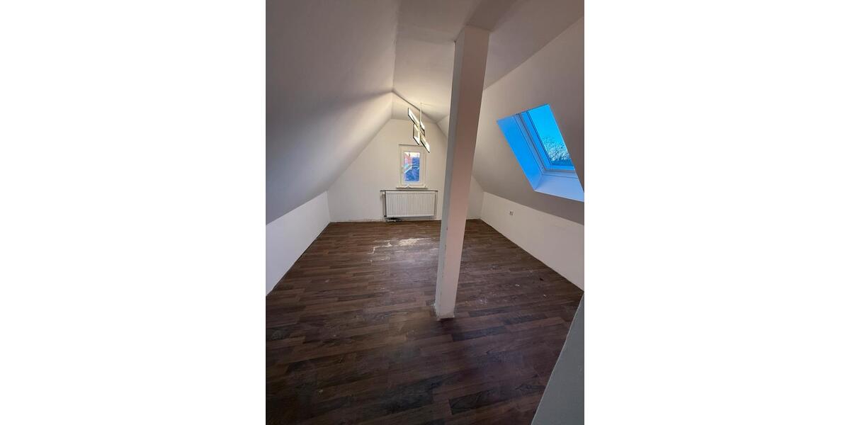 Dachgeschoßwohnung Herford Falkendiek - 4 Zimmer, 110 m&sup2;, 1.100&euro; | Angebot:25238959