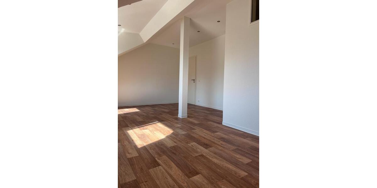 Dachgeschoßwohnung Oelsnitz (Erzgebirge) - 2 Zimmer, 56 m&sup2;, 295&euro; | Angebot:26301251