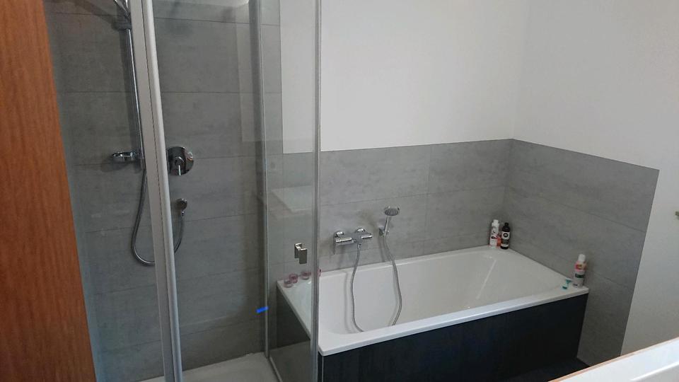 Schöne Maisonette-Wohnung, DG, Tiefgarage 4 zimmer