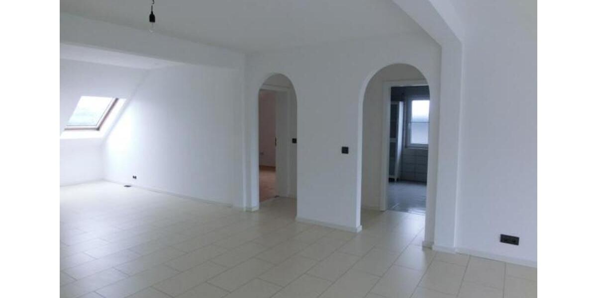 Dachgeschoßwohnung Wiehl - 3 Zimmer, 107 m&sup2;, 920&euro; | Angebot:24560207