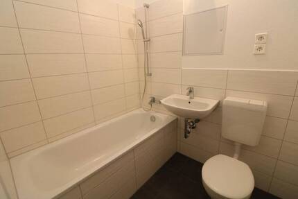Kinderlachen willkommen...sanierte 4-Raum-FamilienWohnung mit Balkon!!!