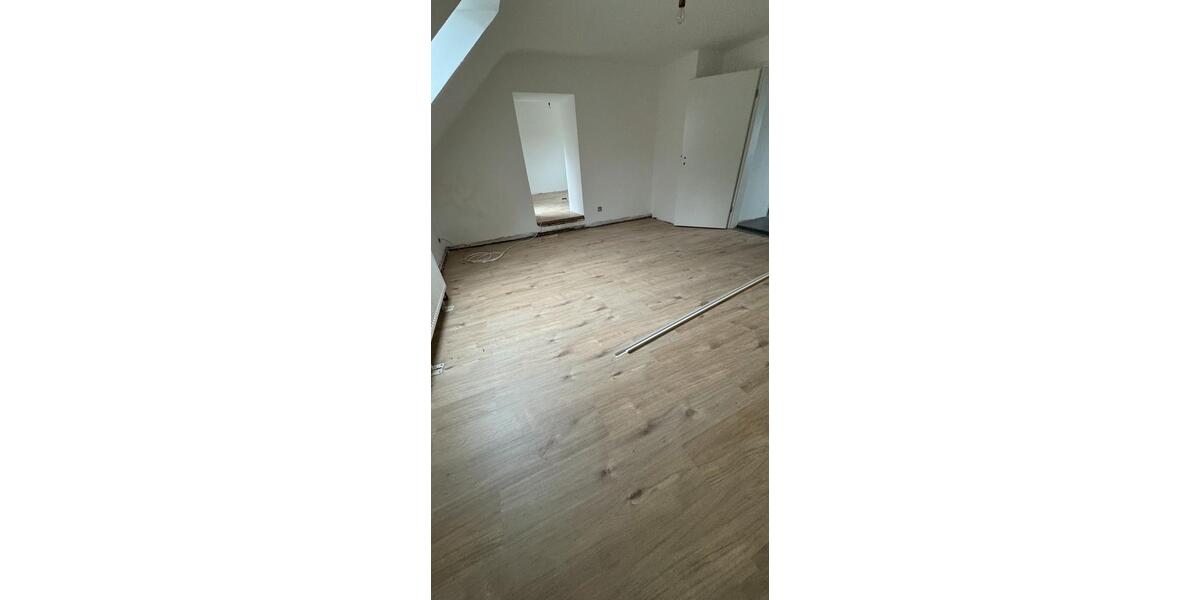 Dachgeschoßwohnung Saarbrücken Dudweiler - 3 Zimmer, 80 m&sup2;, 620&euro; | Angebot:24681533
