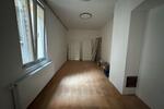 Reihenhaus Im Hinterhof von Mehrfamilienhaus In NBG SCHWEINAU
