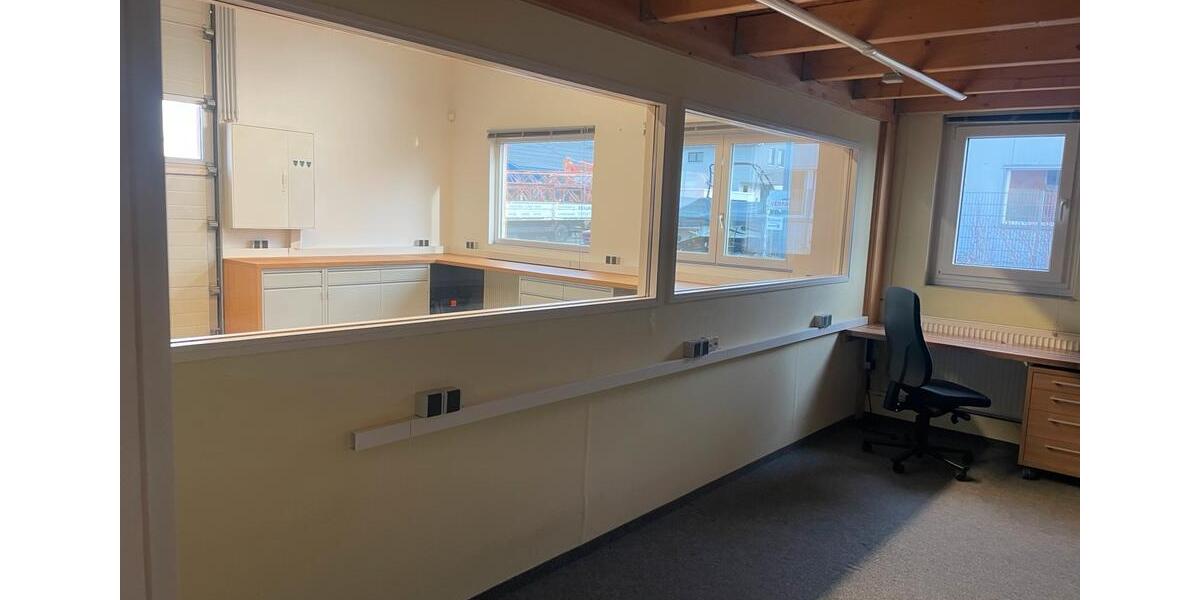 Teil einer Gewerbehalle zu vermieten in Dettenheim Russheim zimmer