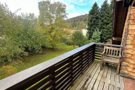 **Großzügige Dachgeschoss-Maisonette-Whg. mit eigenem Gartenbereich und Balkon**