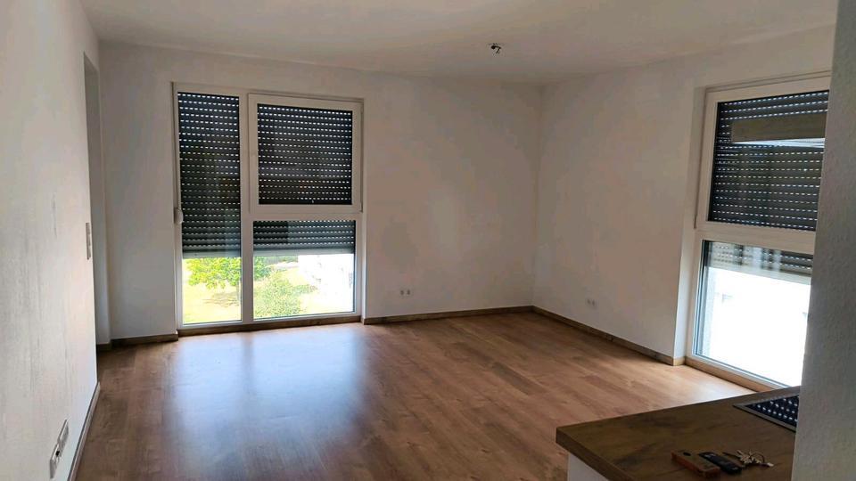 moderne helle Wohnung mit Fußbodenheizung, Balkon und Garage