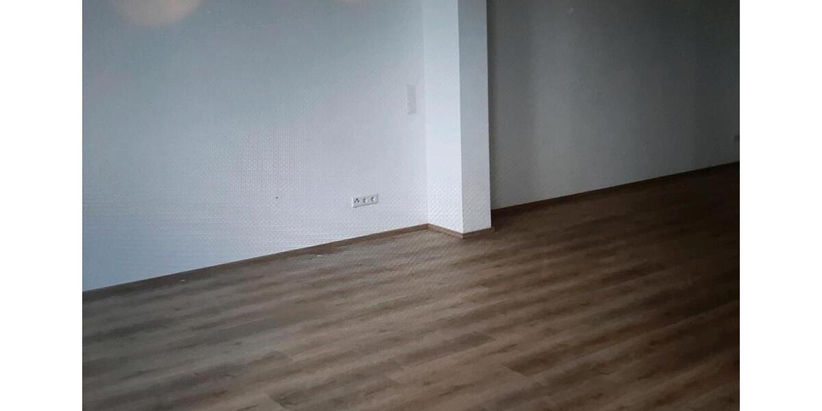 Erdgeschoßwohnung Lage - 2 Zimmer, 103 m&sup2;, 1.090&euro; | Angebot:26582040