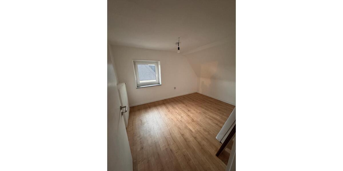 Doppelhaushälfte Grevenbroich - 5 Zimmer, 137 m&sup2;, 1.960&euro; | Angebot:25172572