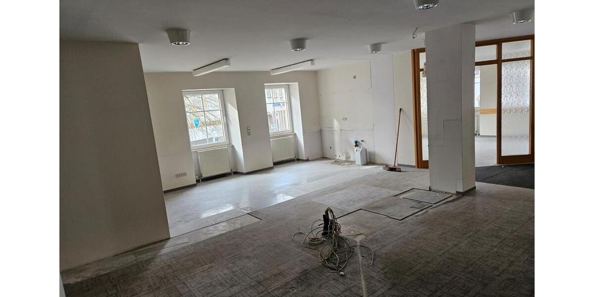 Provisionsfrei zu vermieten: Praxis Büro Gewerbeeinheit 1. Etage mit Aufzug ca. 220 m² im Zentrum Ottweiler Altstadt zimmer