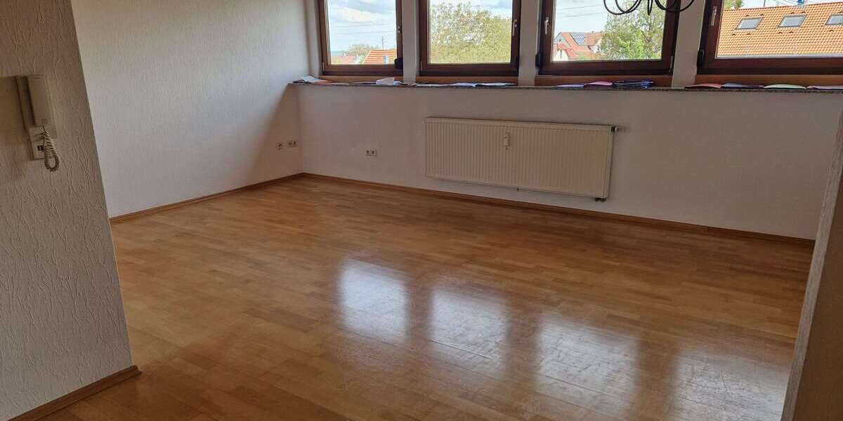 Etagenwohnung Hülben - 3 Zimmer, 75 m&sup2;, 670&euro; | Angebot:26162361