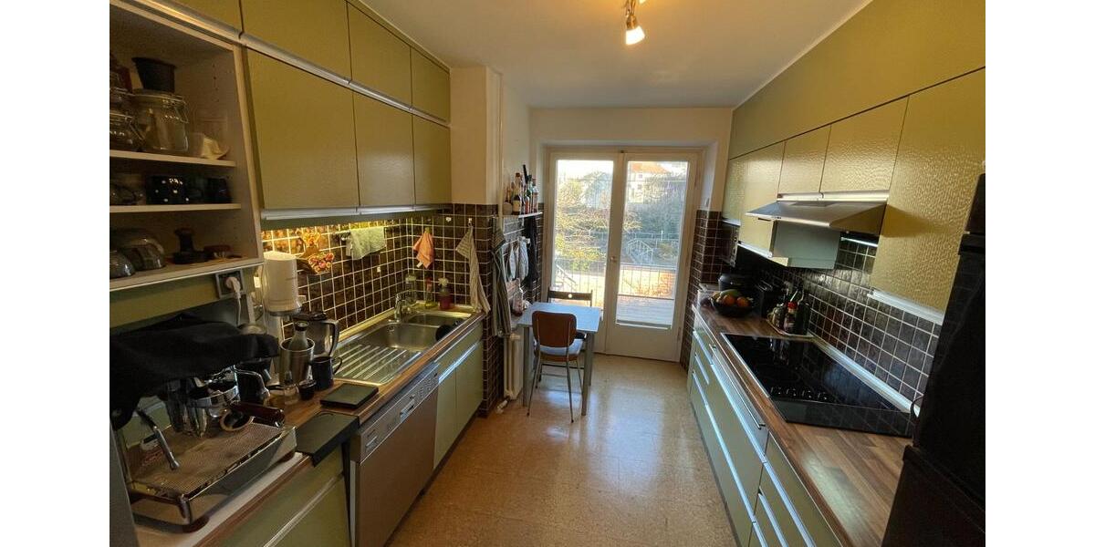 Charmante Altbauwohnung in zentraler Lage – mit Balkonen, Garage 2 zimmer