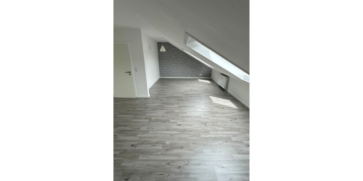 Dachgeschoßwohnung Rülzheim - 2 Zimmer, 53 m&sup2;, 900&euro; | Angebot:25870800