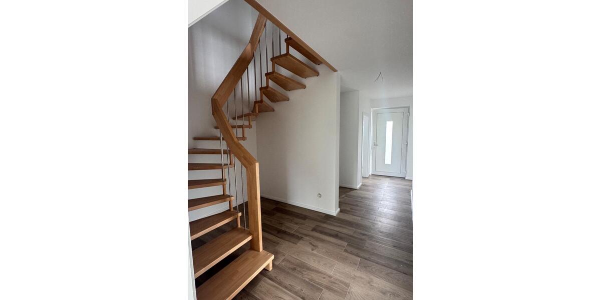 Doppelhaushälfte Sternberg - 4 Zimmer, 129 m&sup2;, 1.380&euro; | Angebot:26251491