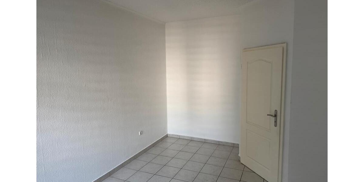 Erdgeschoßwohnung Essen Stadtbezirk III - 4 Zimmer, 84 m&sup2;, 1.200&euro; | Angebot:26072240