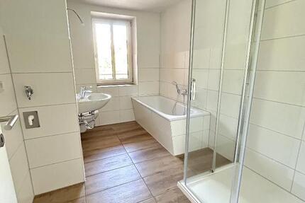 Fahrstuhl, 2 Zimmer, Badewanne, Dusche, Wintergarten! 2 zimmer