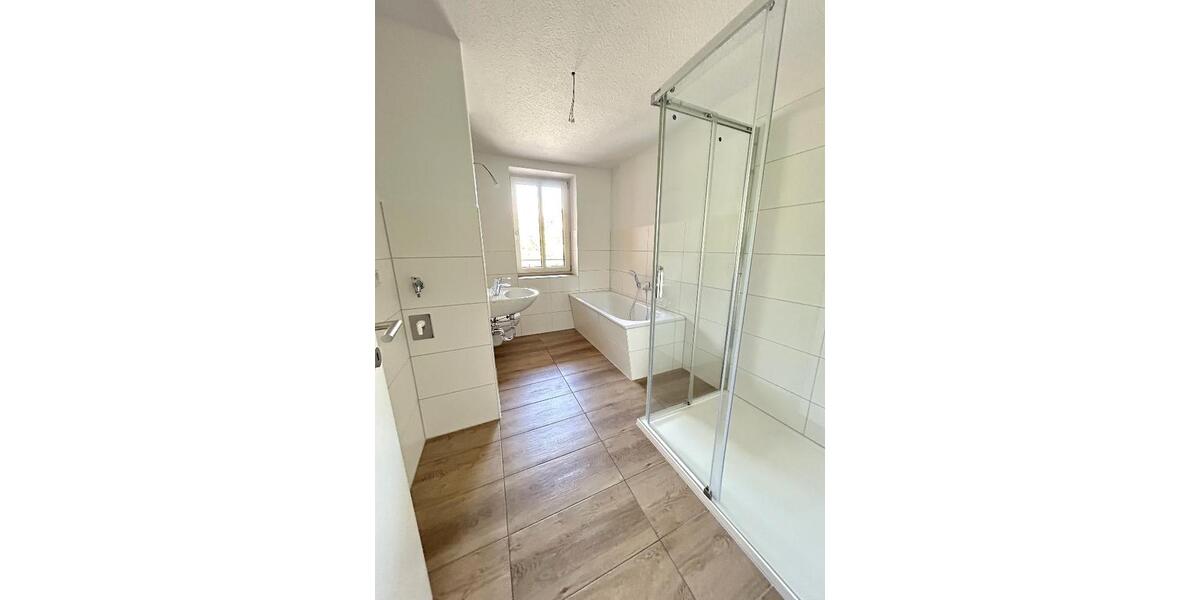 Fahrstuhl, 2 Zimmer, Badewanne, Dusche, Wintergarten! 2 zimmer