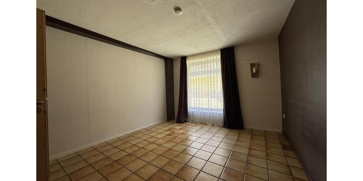 Wohnen, wo Geschichte lebt – Stilvolle Erdgeschosswohnung mit Wellness-Komfort in der Altstadt 2 zimmer