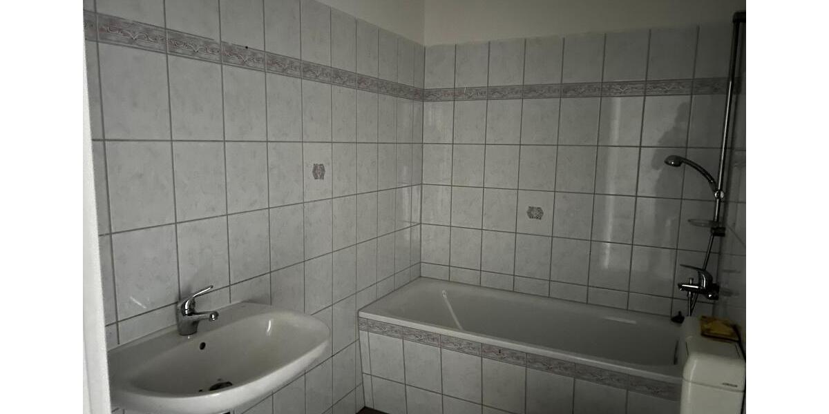 Etagenwohnung Oelsnitz (Erzgebirge) - 2 Zimmer, 75 m&sup2;, 420&euro; | Angebot:24490812
