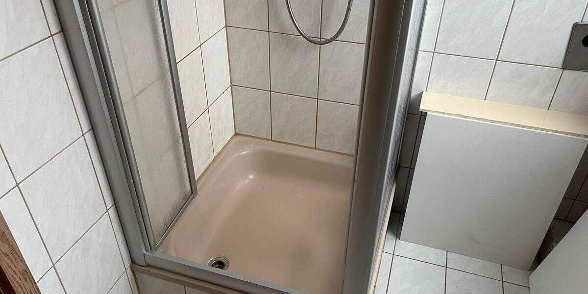 Sehr hübsche 1 12 Zimmer-Wohnung im 1. OG (Aufzug) mit Einbauküche, Balkon und Tiefgaragen-Stellplatz 1 zimmer