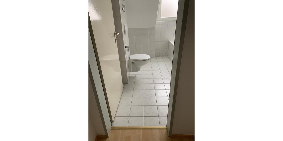 Dachgeschoßwohnung Gerbrunn - 3 Zimmer, 71 m&sup2;, 860&euro; | Angebot:26665642