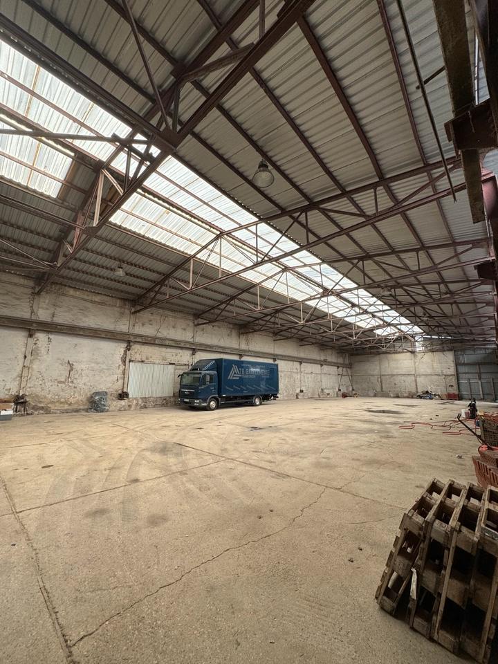 Halle 850 m² mit Büro (50 m²) in Misburg zu vermieten zimmer