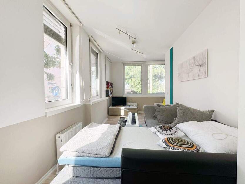 1 Zi Wohnung - modern möbliert an der Stadtgrenze zur ruhigen Seitentraße gelegen