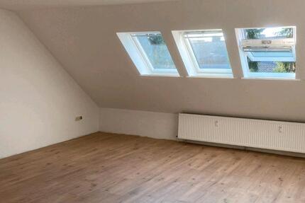 Sanierte 2 Zimmer Wohnung in schönem Haus zimmer