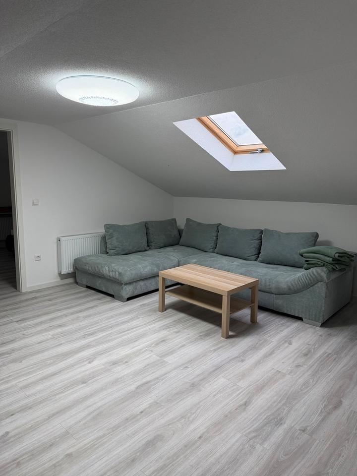 Vermiete Dachgeschoßwohnung mit Möbel