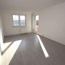 3-Zimmer-Wohnung mit BALKON, Badewanne, neu renoviert 3 zimmer