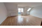 Für Euch neu renoviert- 3 Raumwohnung im Dachgeschoss mit Balkon- ab 01.12.2025 beziehbar zimmer