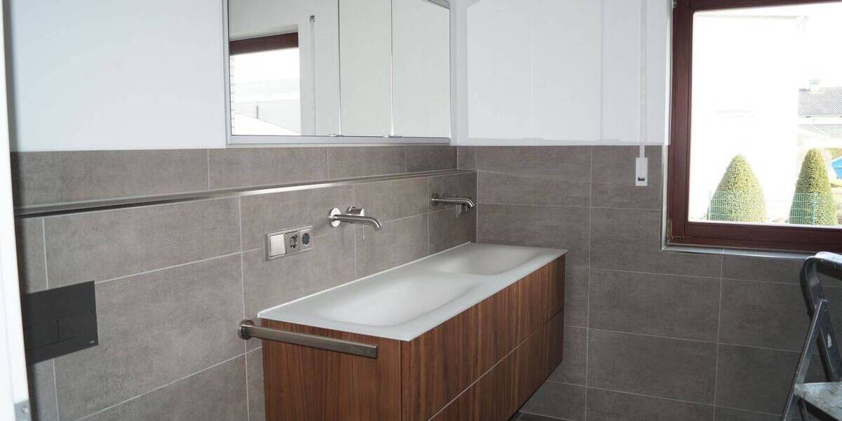 Etagenwohnung Tuchenbach - 4 Zimmer, 150 m&sup2;, 1.400&euro; | Angebot:26065100