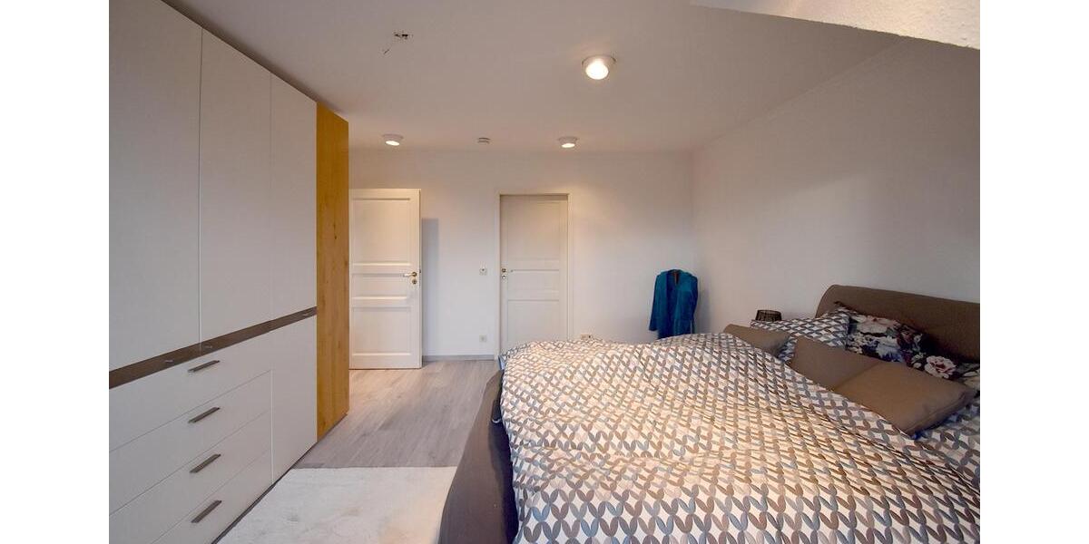 Dachgeschoßwohnung Rheinbach - 2 Zimmer, 93 m&sup2;, 840&euro; | Angebot:25377629