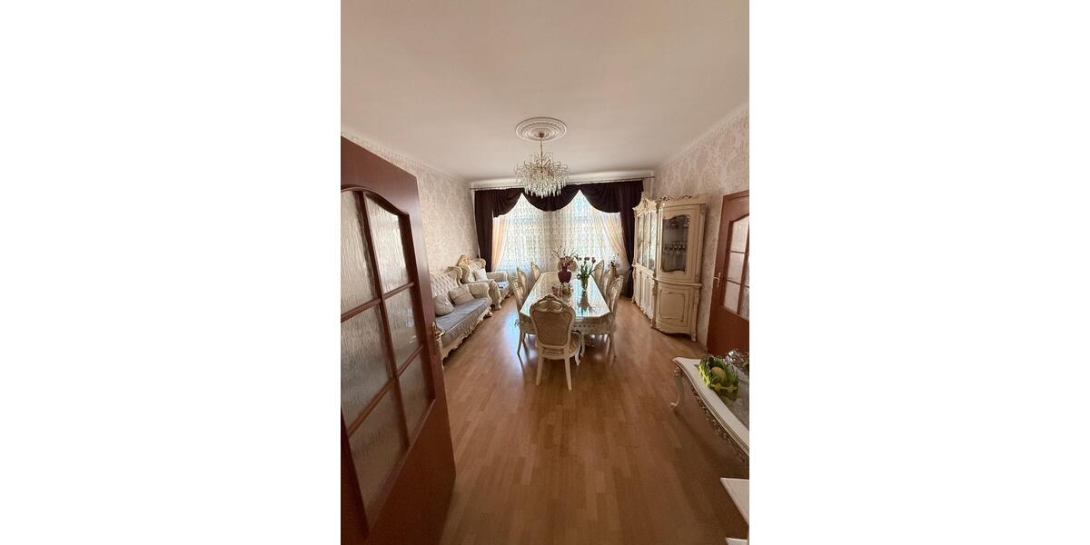 Etagenwohnung Frankfurt (Oder) Booßen - 4 Zimmer, 101 m&sup2;, 1.150&euro; | Angebot:26115806