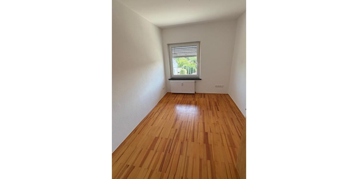 Erdgeschoßwohnung Schwandorf - 4 Zimmer, 70 m&sup2;, 630&euro; | Angebot:25715412