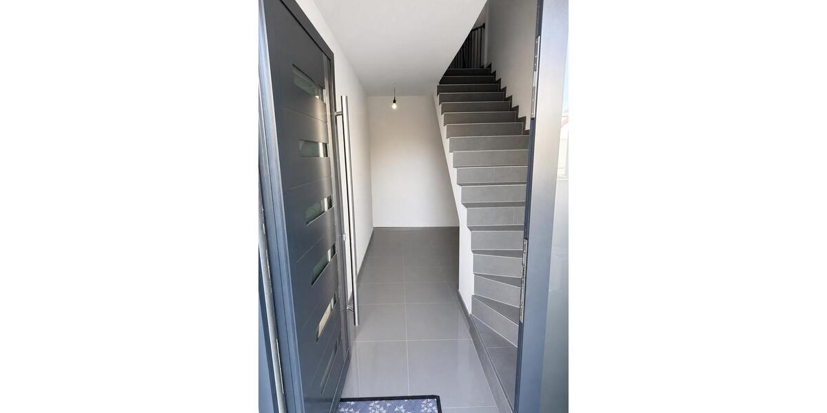 Etagenwohnung Neuenburg am Rhein - 3 Zimmer, 89 m&sup2;, 1.600&euro; | Angebot:26393637