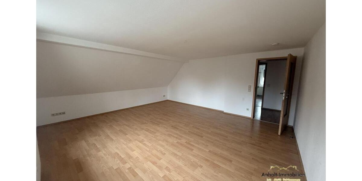 Dachgeschoßwohnung Bitterfeld-Wolfen Bitterfeld - 3 Zimmer, 85 m&sup2;, 645&euro; | Angebot:23744522
