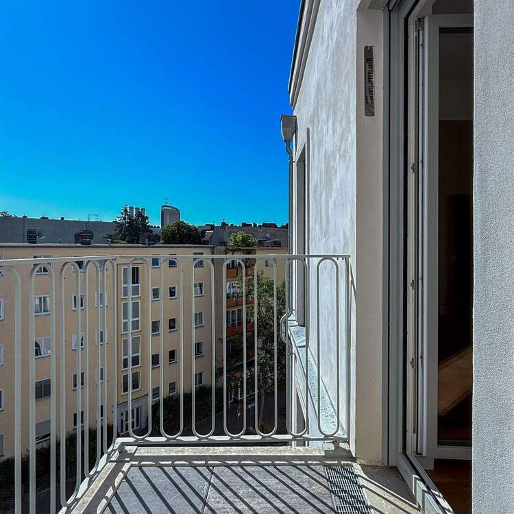 Schlau und effizient geschnittene Wohnung - Bodentiefe Fenster, viel Licht und mitten in der Stadt 2 zimmer