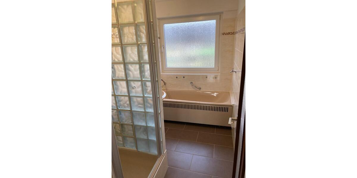 Attraktive 3 Zimmer Wohnung, plus Mansardenzimmer mit Badezimmer, 4 zimmer