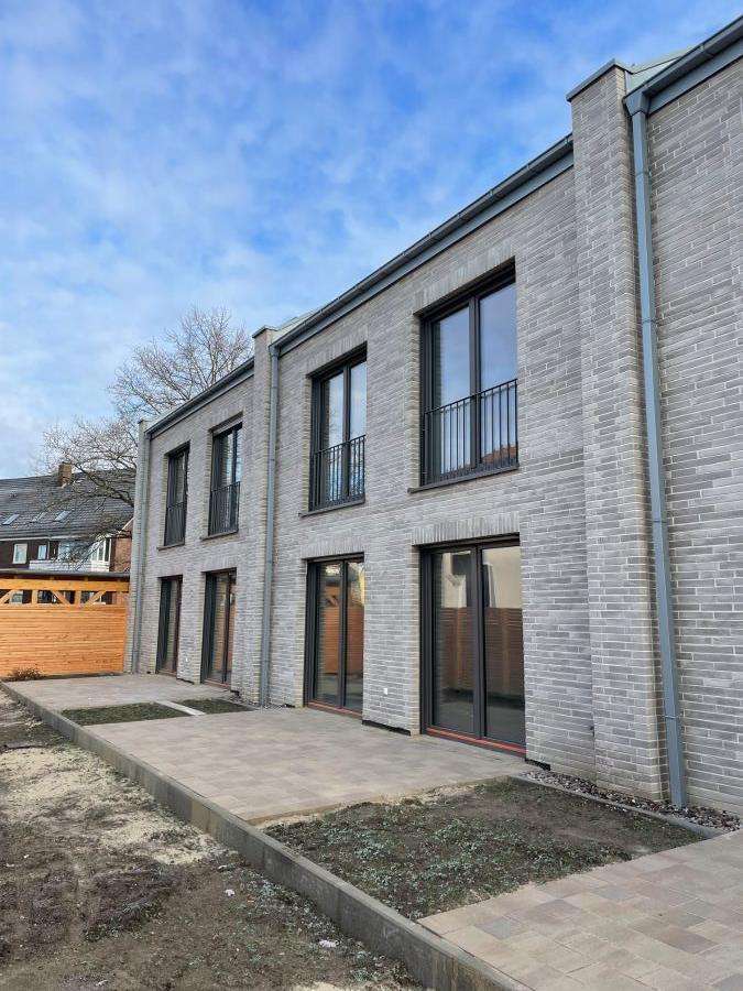 Haus zum Mieten in Burgwedel 2.100 € 156 m² 5 zimmer