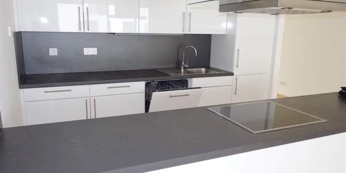 Moderne 3 Zimmer Wohnung mit EBK, Sonnenterrasse, Fernblick. Frisch renoviert. 3 zimmer